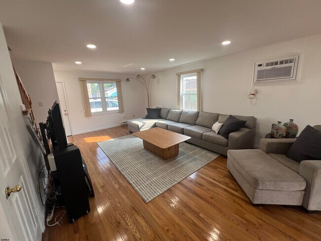 Foto del edificio - 9709 Monmouth Ave