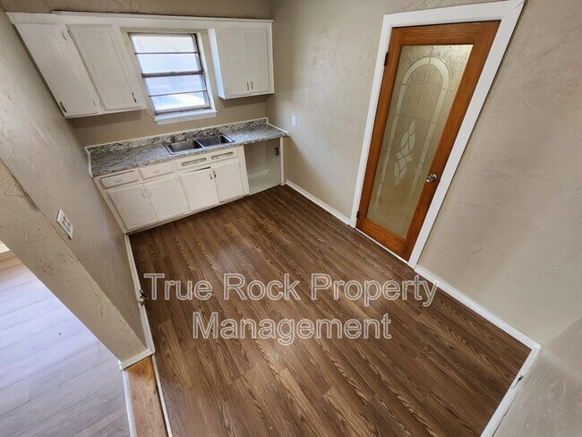 Foto del edificio - 716 W 6th