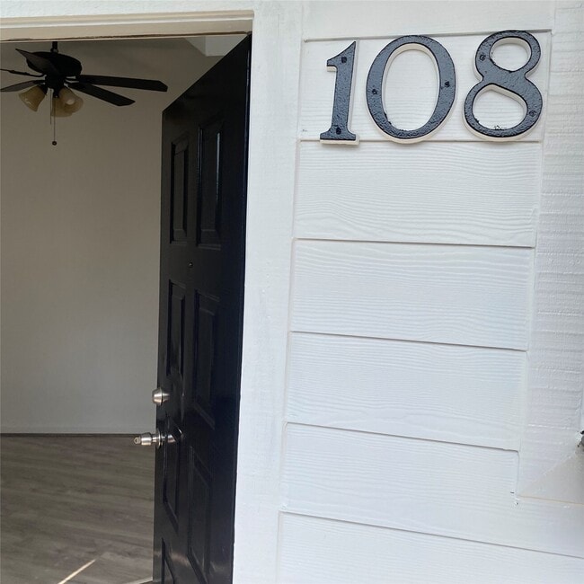 Foto del edificio - 7901 Cambridge St