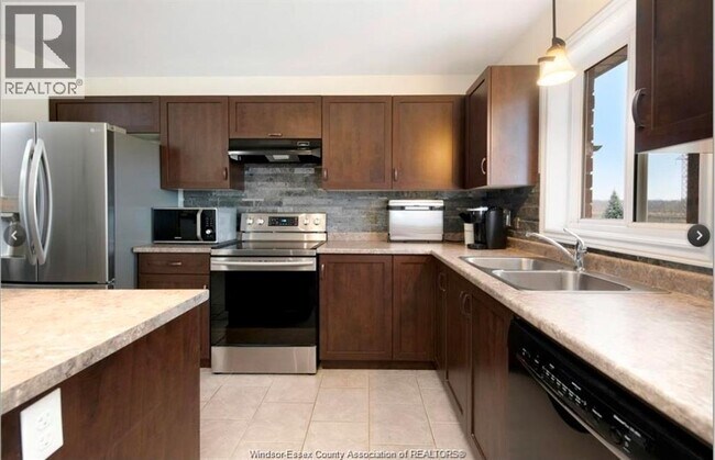 Photo du bâtiment - 1019 Aspen Ridge Cres