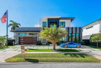 Building Photo - 2650 NE 48th Ct