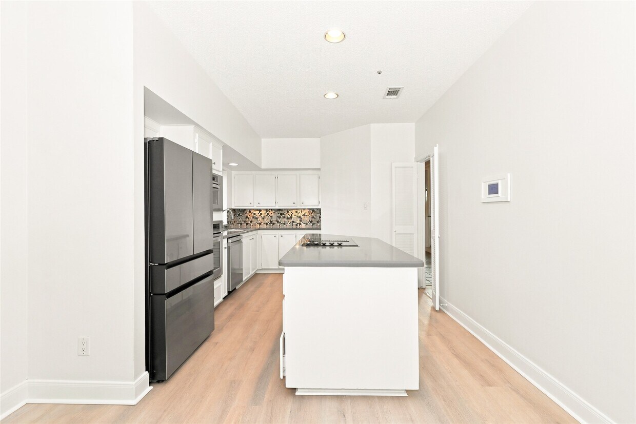 Foto del edificio - 2234 Foreland Dr