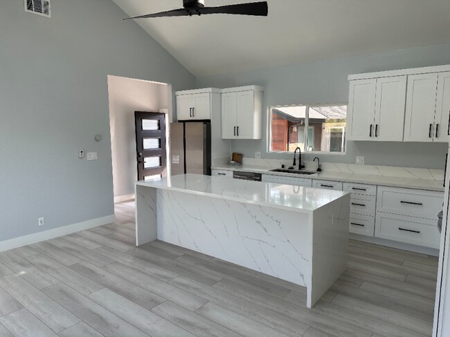 Building Photo - 519 Sunnybrook Dr