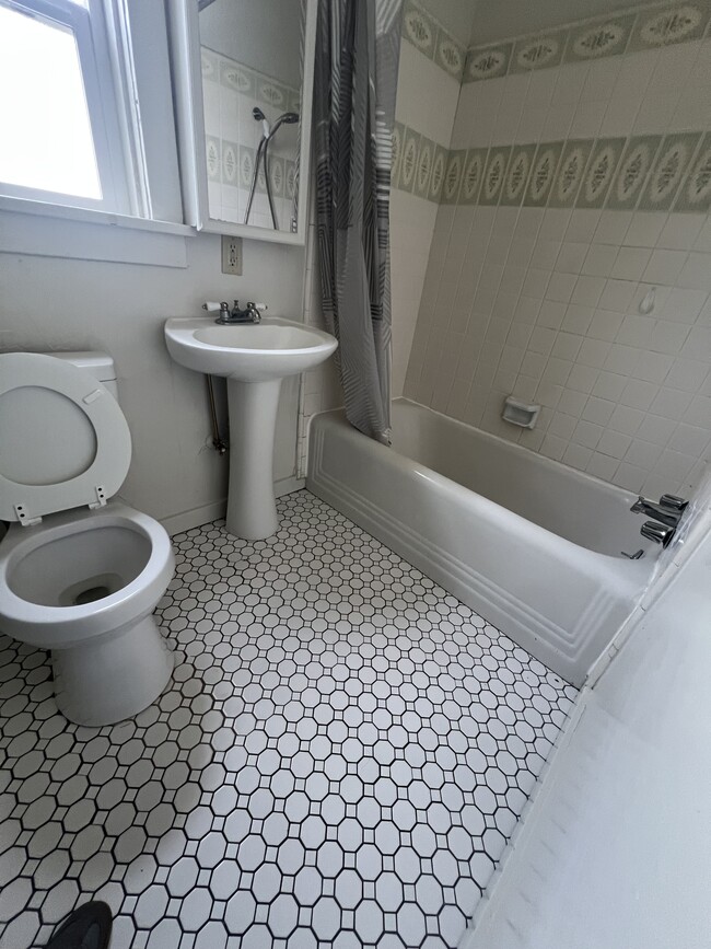 Building Photo - 2612 Canal St