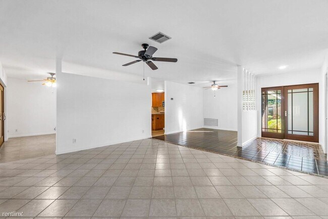 Building Photo - 4 br, 2 bath House - 281 NW 10th St