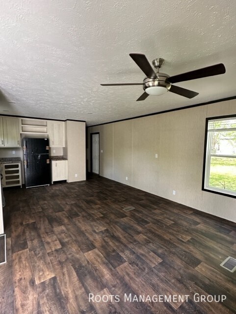 Building Photo - Brand New Mobile Home 3x2 Ready to rent