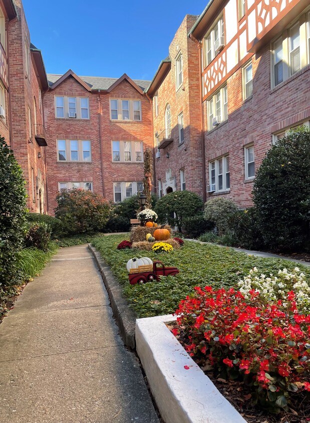 the metropolitan narberth hall Apartments in Narberth, PA