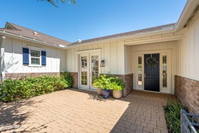Building Photo - 4570 E Calle Tuberia