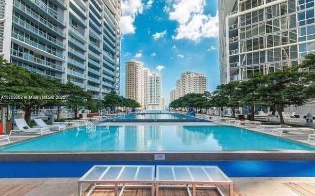 Foto del edificio - 475 Brickell Ave