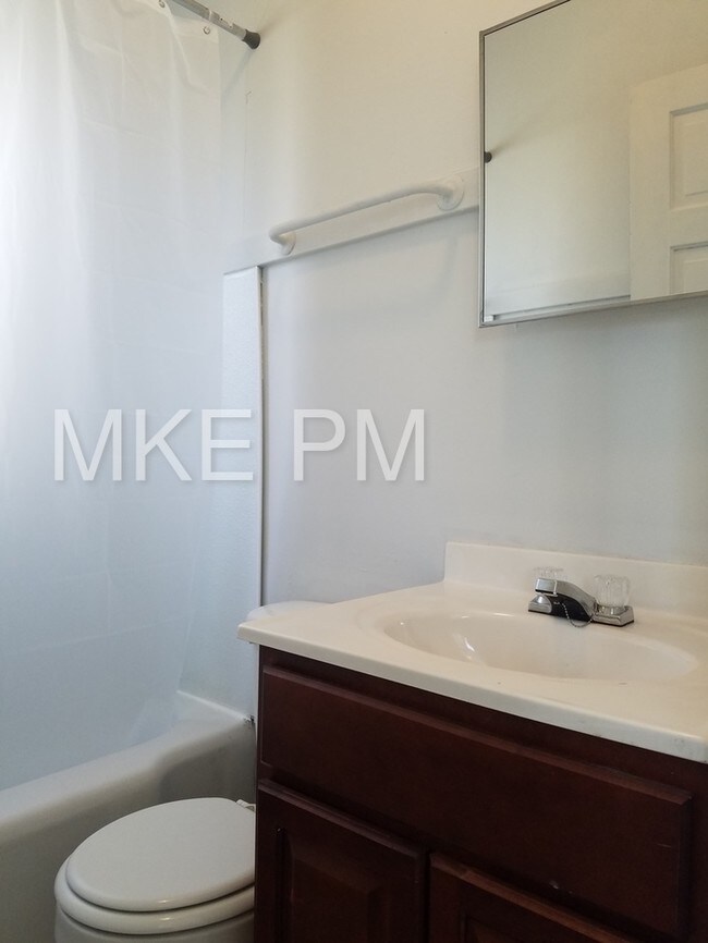 Foto del edificio - 2421 W Hopkins St