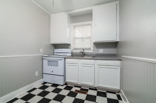 Building Photo - Discover Your New Everyday Haven in Hanahan!