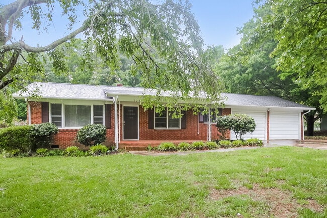 Building Photo - 125 Pinevale Dr