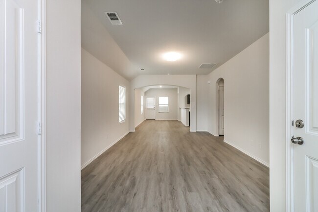 Building Photo - Sycamore Landing - 8336 Hackberry Tree Dr....