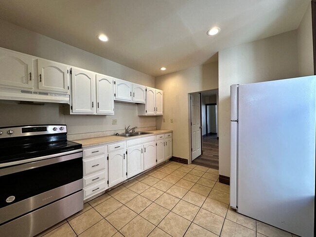 Foto del edificio - 3 Bedroom 1.5 Bath Row Home