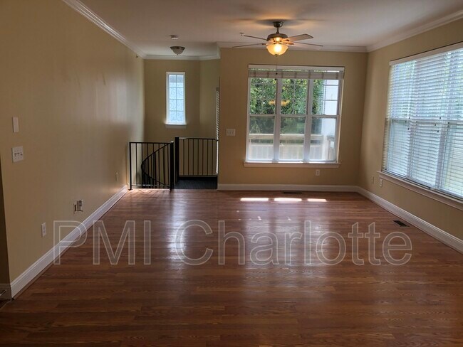 Foto del edificio - 6710 Mallard Park Dr