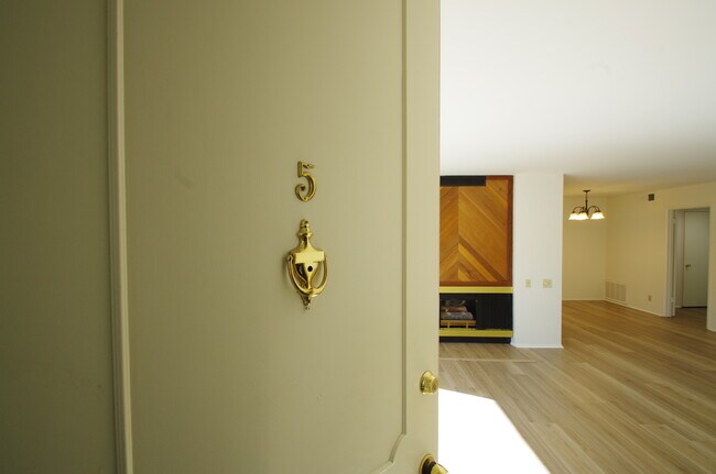 Foto del edificio - 31555 Lindero Canyon Rd