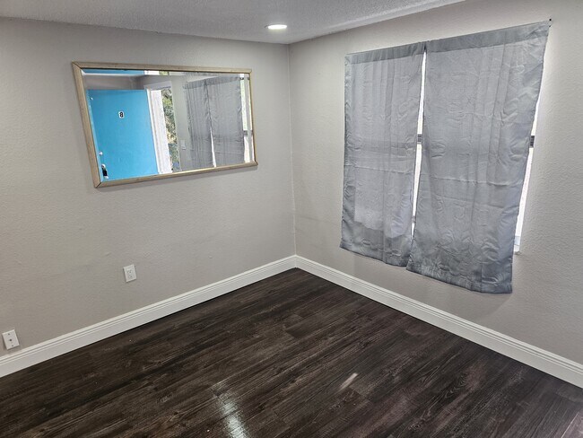 Building Photo - 2989 Willow Ave