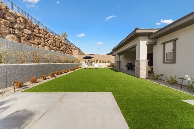 Foto del edificio - Modern Elegance in Scots Pine – 5-Bedroom Luxury Residence in West Summerlin  — Enjoy Rent-Free H...