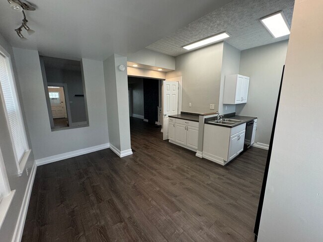 Foto del edificio - Available NOW! 3 Bed 2 Full Bath Townhome ...