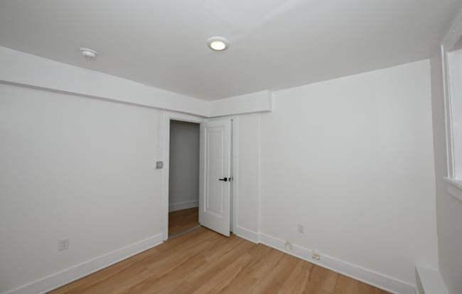 Foto del edificio - 1384 W 83rd St