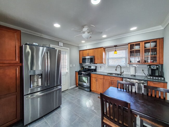 Building Photo - 229 Philip Ave