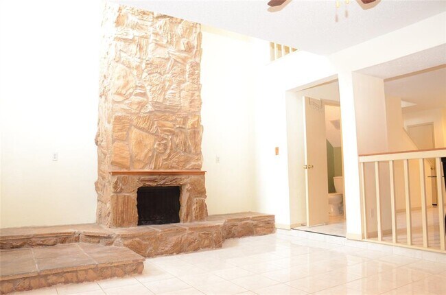Foto del edificio - 10914 Village Bend Ln