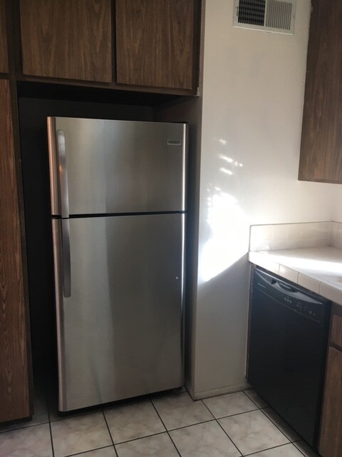 New Stainless Steel Fridge - 170 Casuda Canyon Dr