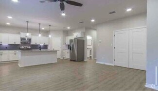 Building Photo - 2112 Oak Hollow St