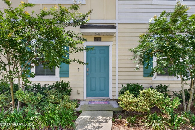 Building Photo - 8210 Larose Rd
