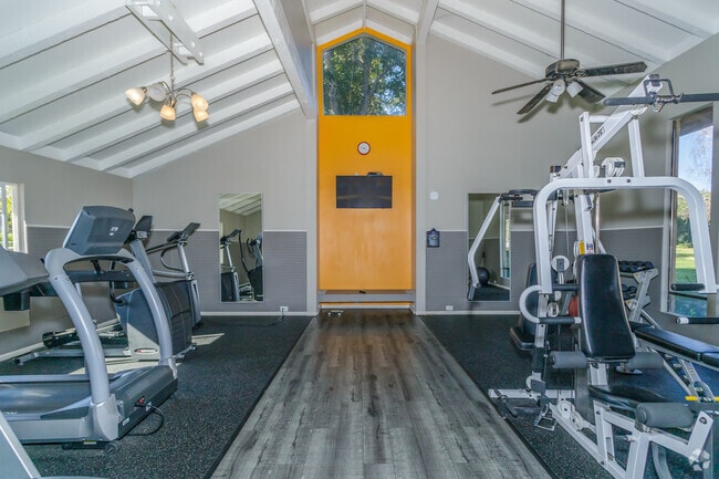 Gimnasio - J Street