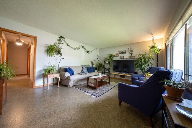 Foto del edificio - 3644 Edward St NE