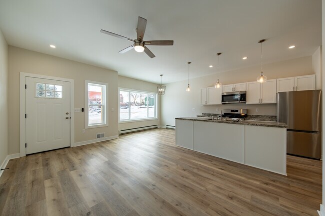 Foto del edificio - 412 W Baraga Ave