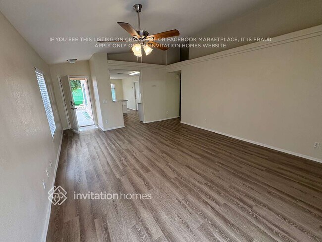 Building Photo - 13054 W Via Camille