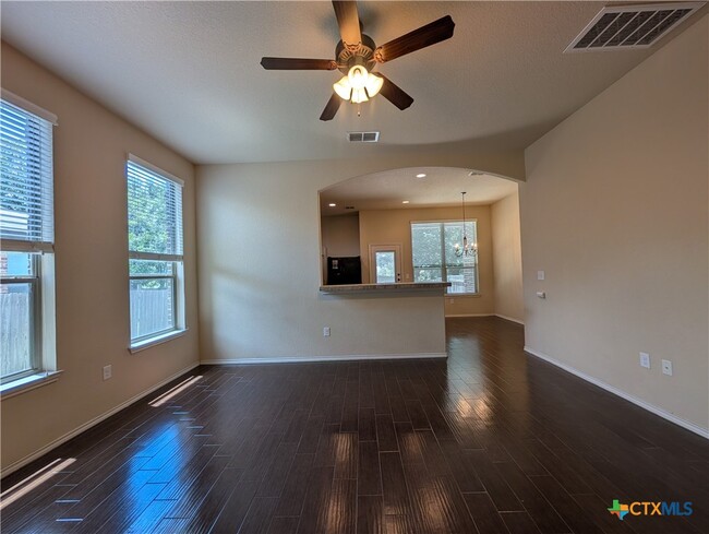 Foto del edificio - 622 Creekside Cir