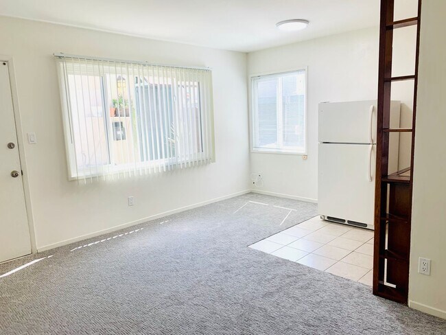 Foto del edificio - BAYSIDE STUDIO IN MISSION BEACH - ONLY $ 1,595/mo!