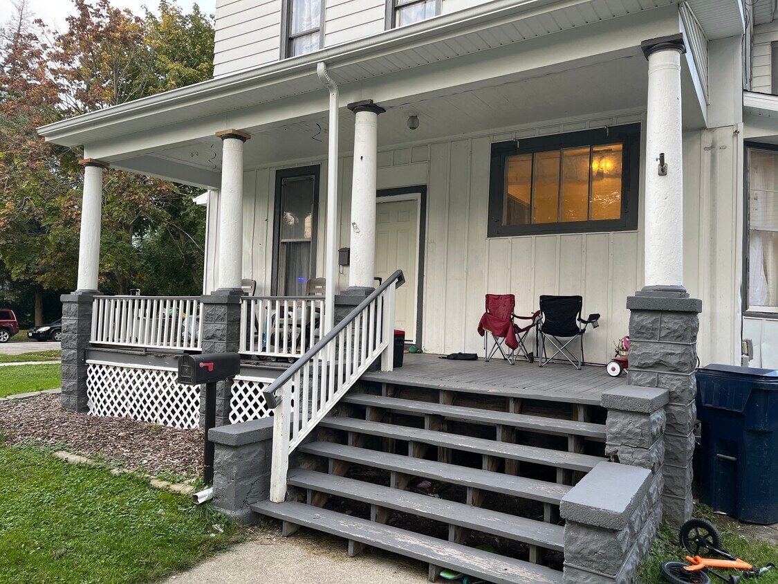 816 N Sheridan St Unit 816 Corner, Bay City, MI 48708 Apartments in