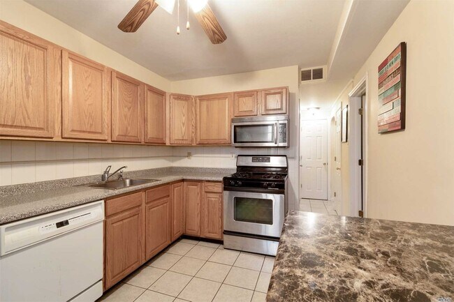 Building Photo - 85-54 Little Neck Pkwy