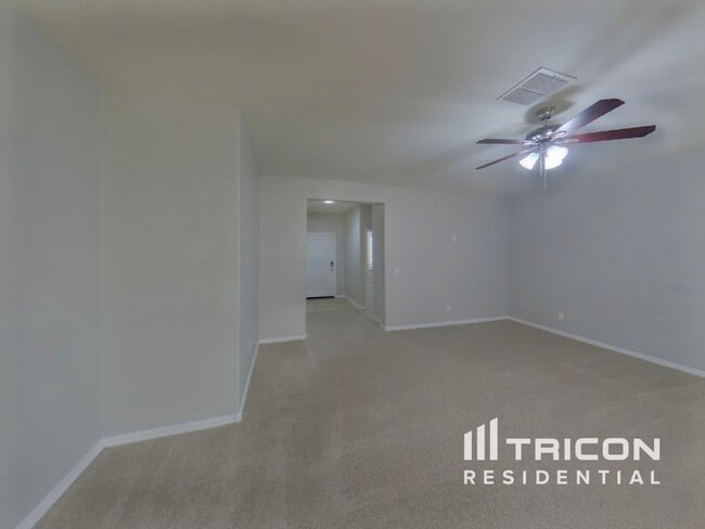 Foto del edificio - 40008 W Pryor Ln