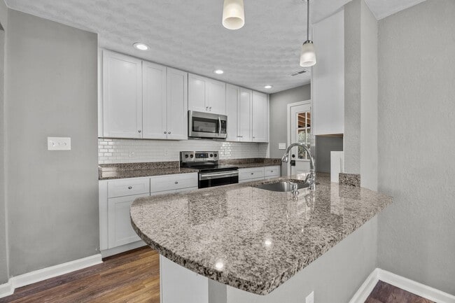 Building Photo - Just Listed for Rent in Virginia Beach!