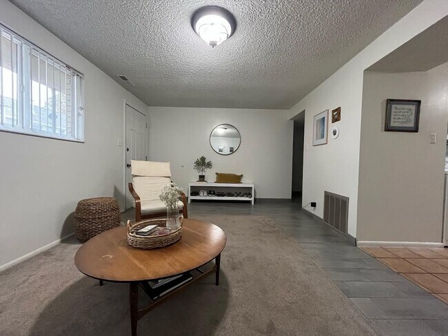 Foto del edificio - Remodeled 2 Bed 1 Bath, Apartment in Provo