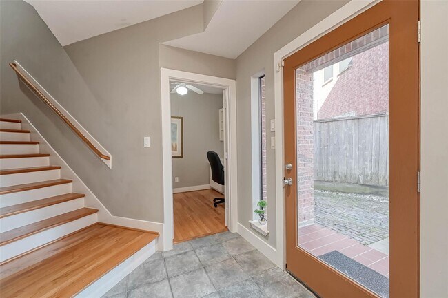 Foto del edificio - 9701 Marlive Ln