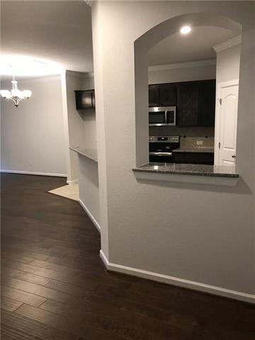 Building Photo - 2203 Highland Villa Ln