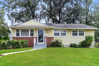 Building Photo - 1107 Hickory St
