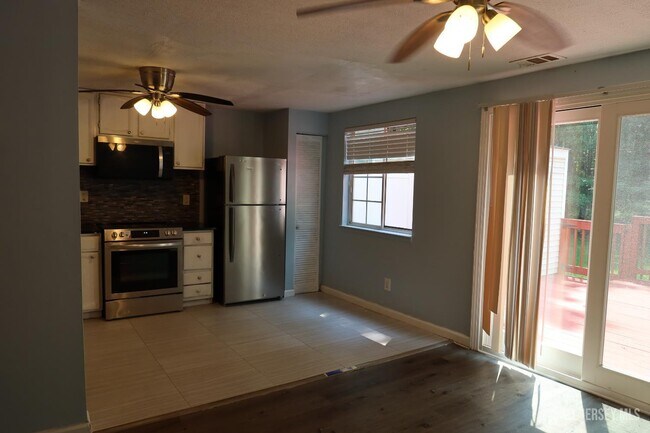 Building Photo - 63 Cottonwood Ct