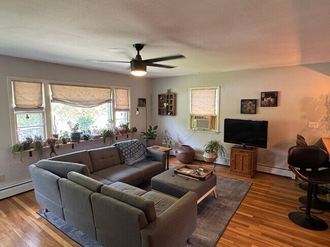 Foto del edificio - Beautifully Maintained 2 Bedroom Single Fa...