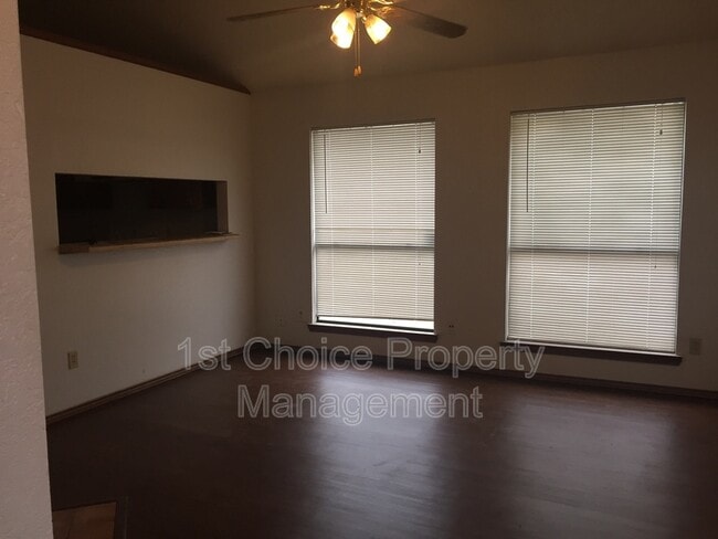 Foto del edificio - 7332 Blackthorn Dr