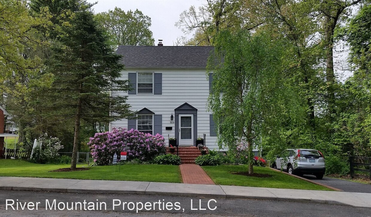 Primary Photo - 2 br, 1 bath House - 509 B Southgate Dr.
