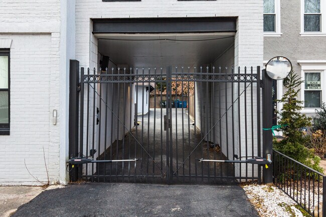 Building Photo - 460-462 Ridge St NW