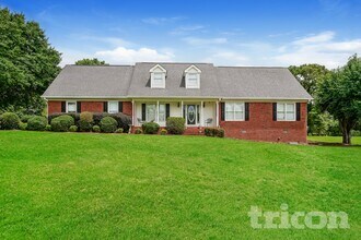 Building Photo - 419 Freedom Dr