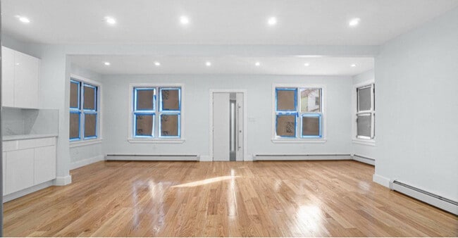 Building Photo - 158-29-15875 75th Ave